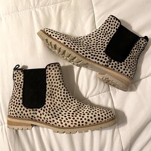 Spotted leopard leather Chelsea booties / boots 9.5